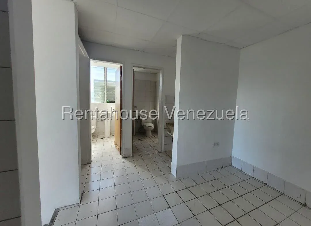 Excelente Piso Industrial con Oficinas En Alquiler Boleita Norte Listo Para si Proyecto Comercial 26 - 11