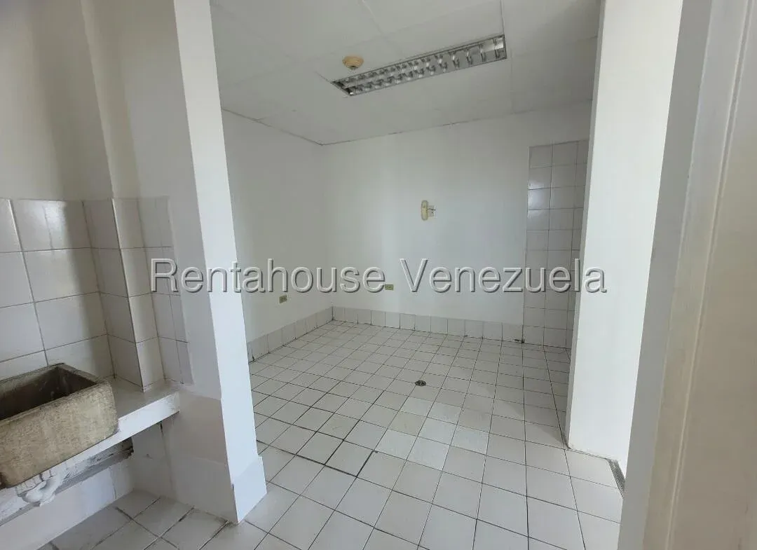 Excelente Piso Industrial con Oficinas En Alquiler Boleita Norte Listo Para si Proyecto Comercial 26 - 12