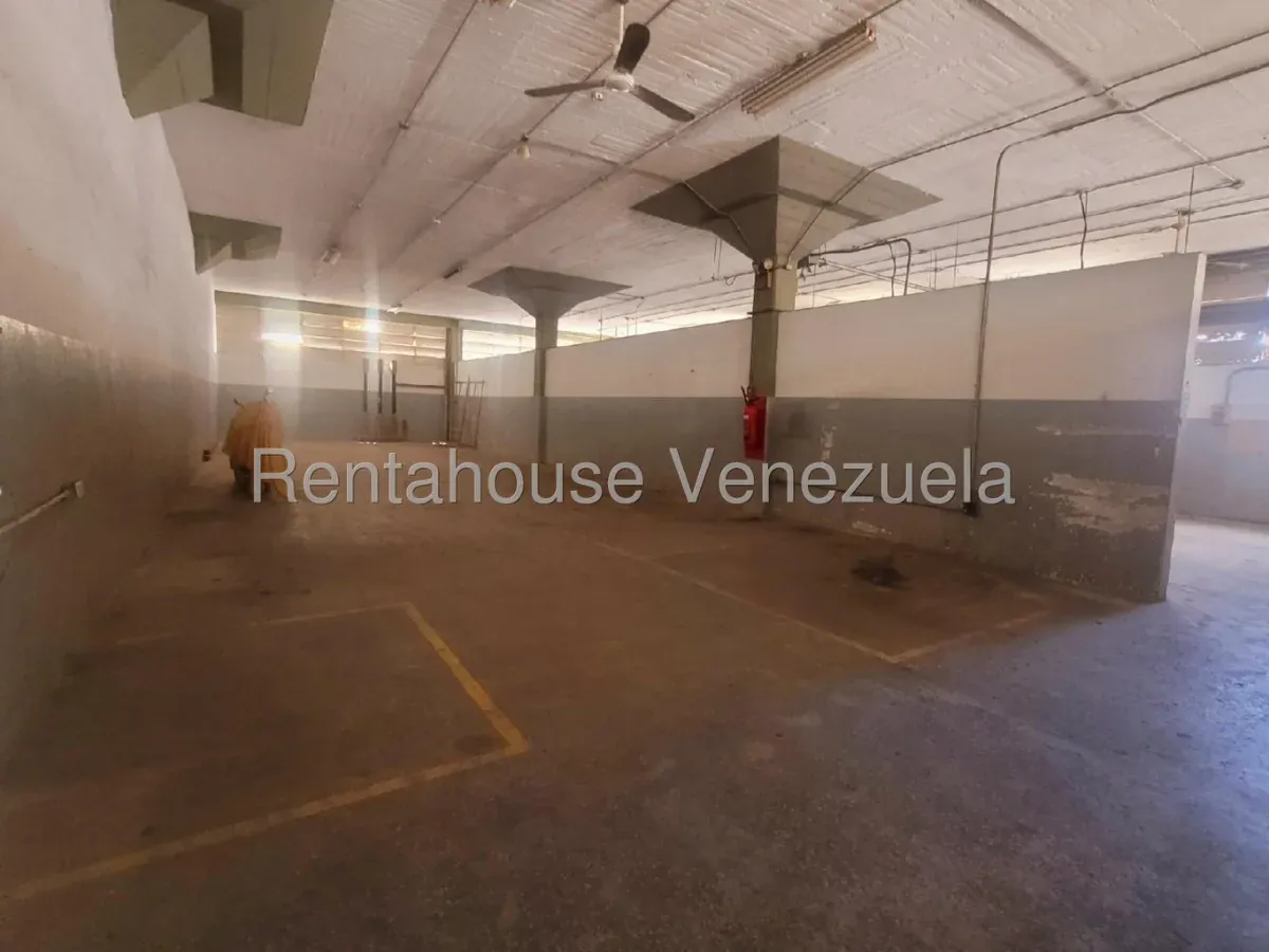 Excelente Local Para cualquier Actividad Industrial - Comercial en Alquiler Boleita Norte Caracas 26 - 2