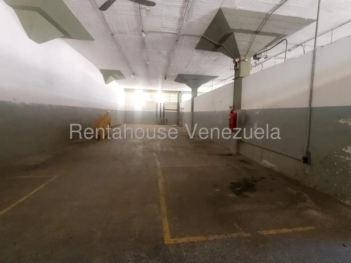 Excelente Local Para cualquier Actividad Industrial - Comercial en Alquiler Boleita Norte Caracas 26 - 3