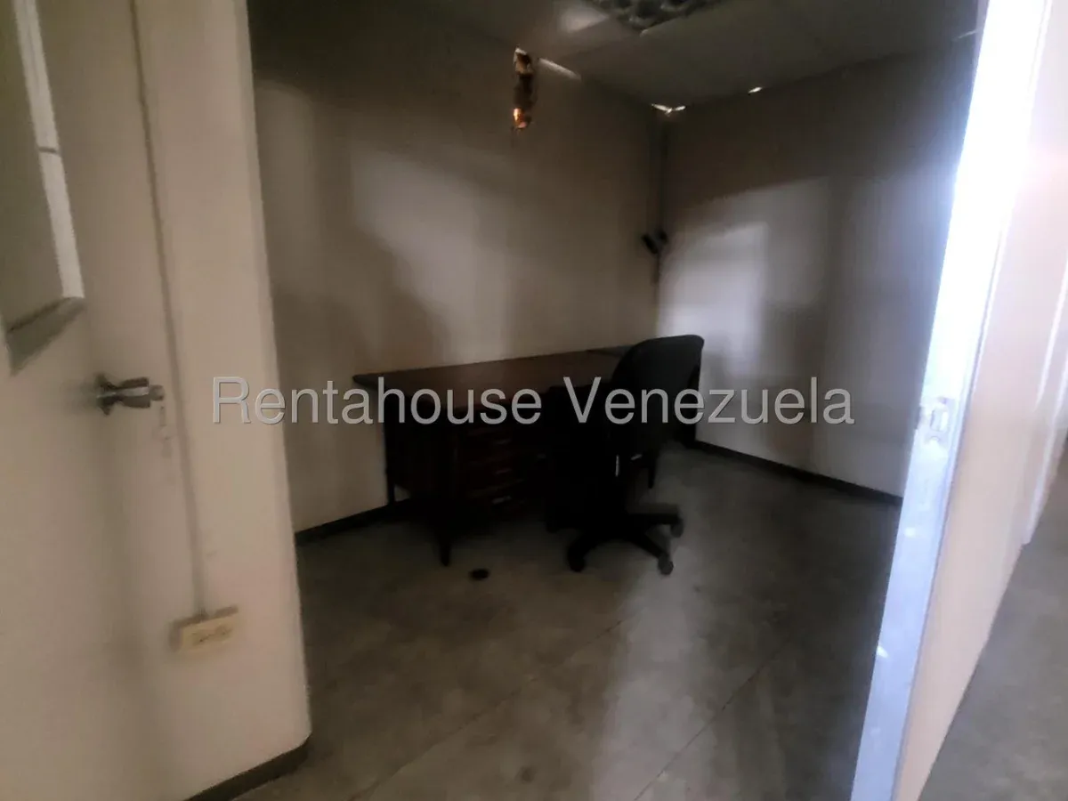 Excelente Local Para cualquier Actividad Industrial - Comercial en Alquiler Boleita Norte Caracas 26 - 6