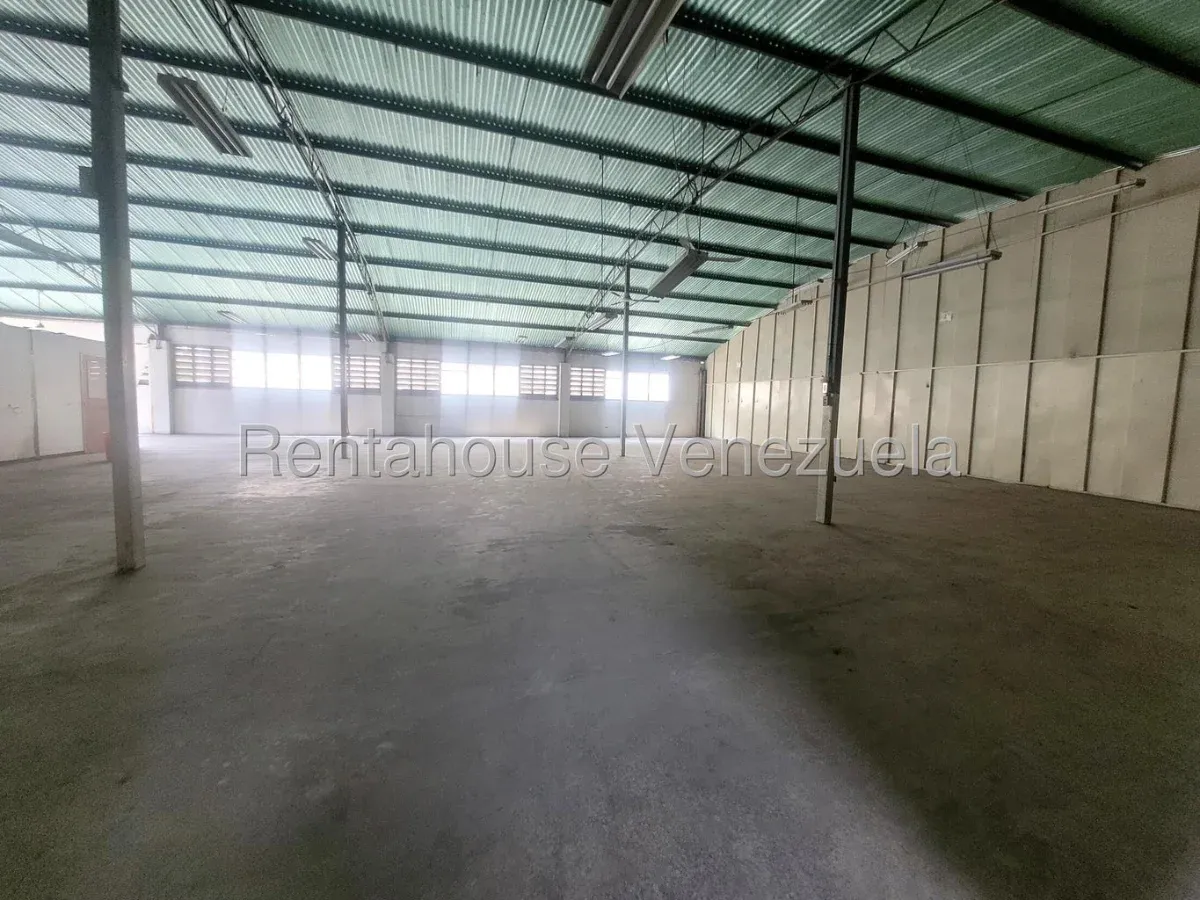 Excelente Piso Industrial para cualquier tipo de Empresa  En Alquiler Boleita Norte Caracas 26-22258 - 2