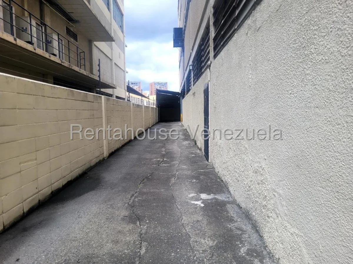 Excelente Piso Industrial para cualquier tipo de Empresa  En Alquiler Boleita Norte Caracas 26-22258 - 10