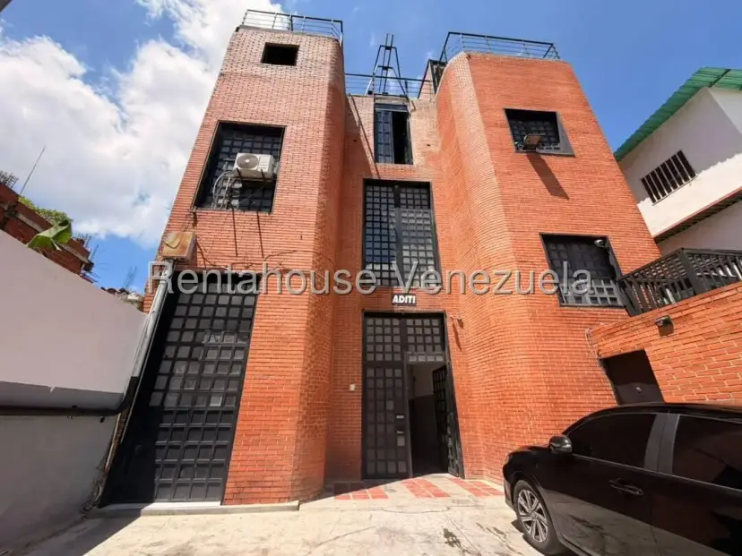Excelente Deposito PB en Alquiler Zona Comercial e Industrial Boleita Sur Caracas 27-1414