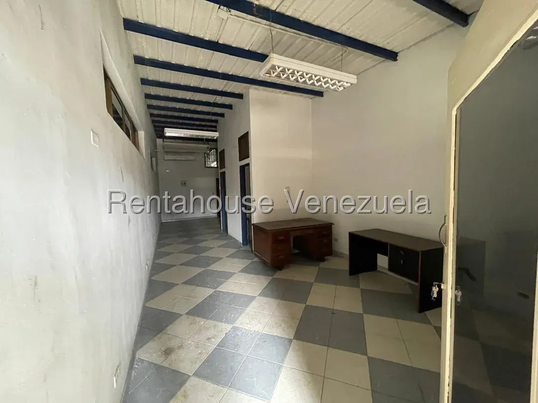 Excelente Edificio Industrial con patio de maniobra o estacionamiento en Alquiler Boleita Sur, Carac - 15