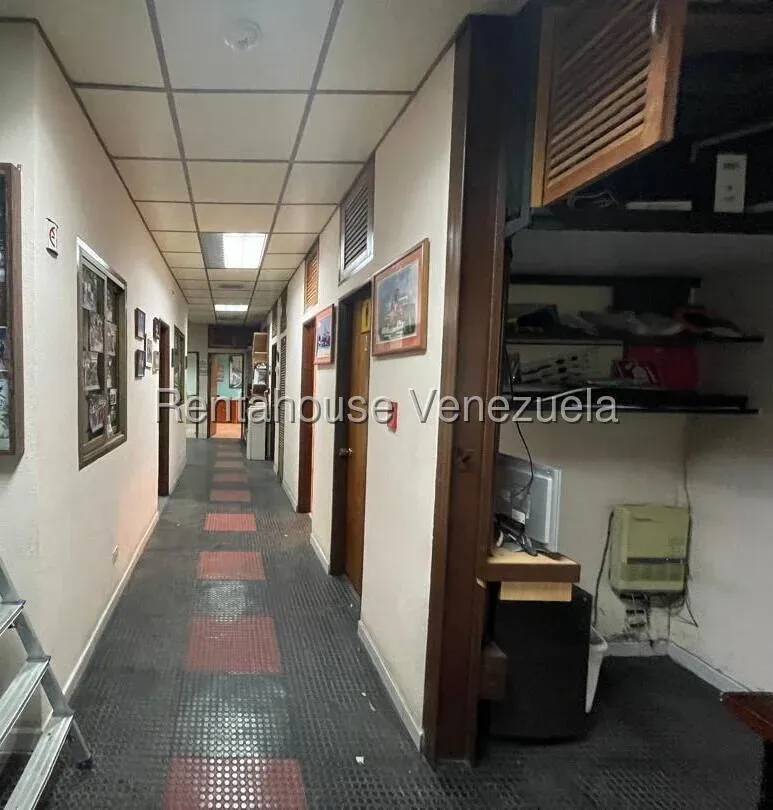 Excelente Edificio Industrial con patio de maniobra o estacionamiento en Alquiler Boleita Sur, Carac - 19