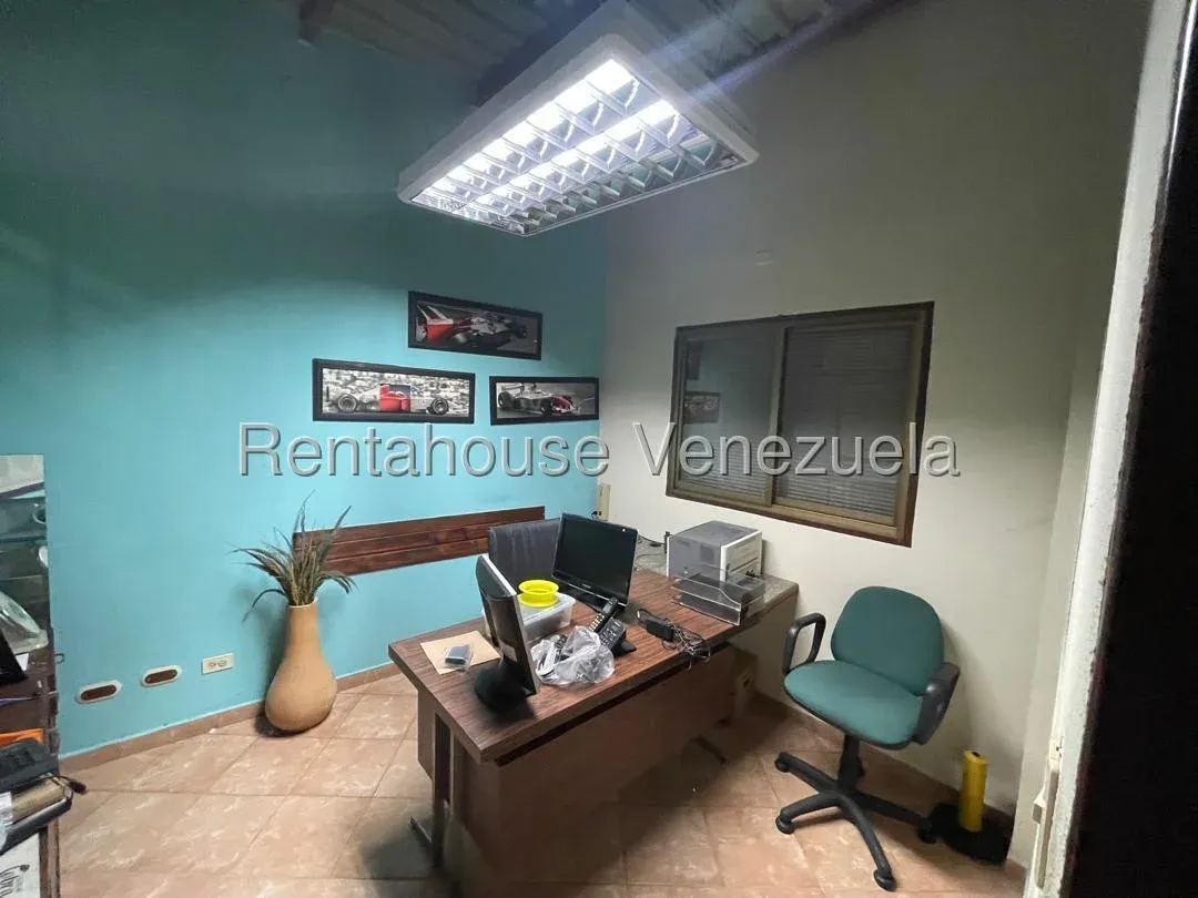 Excelente Edificio Industrial con patio de maniobra o estacionamiento en Alquiler Boleita Sur, Carac - 20
