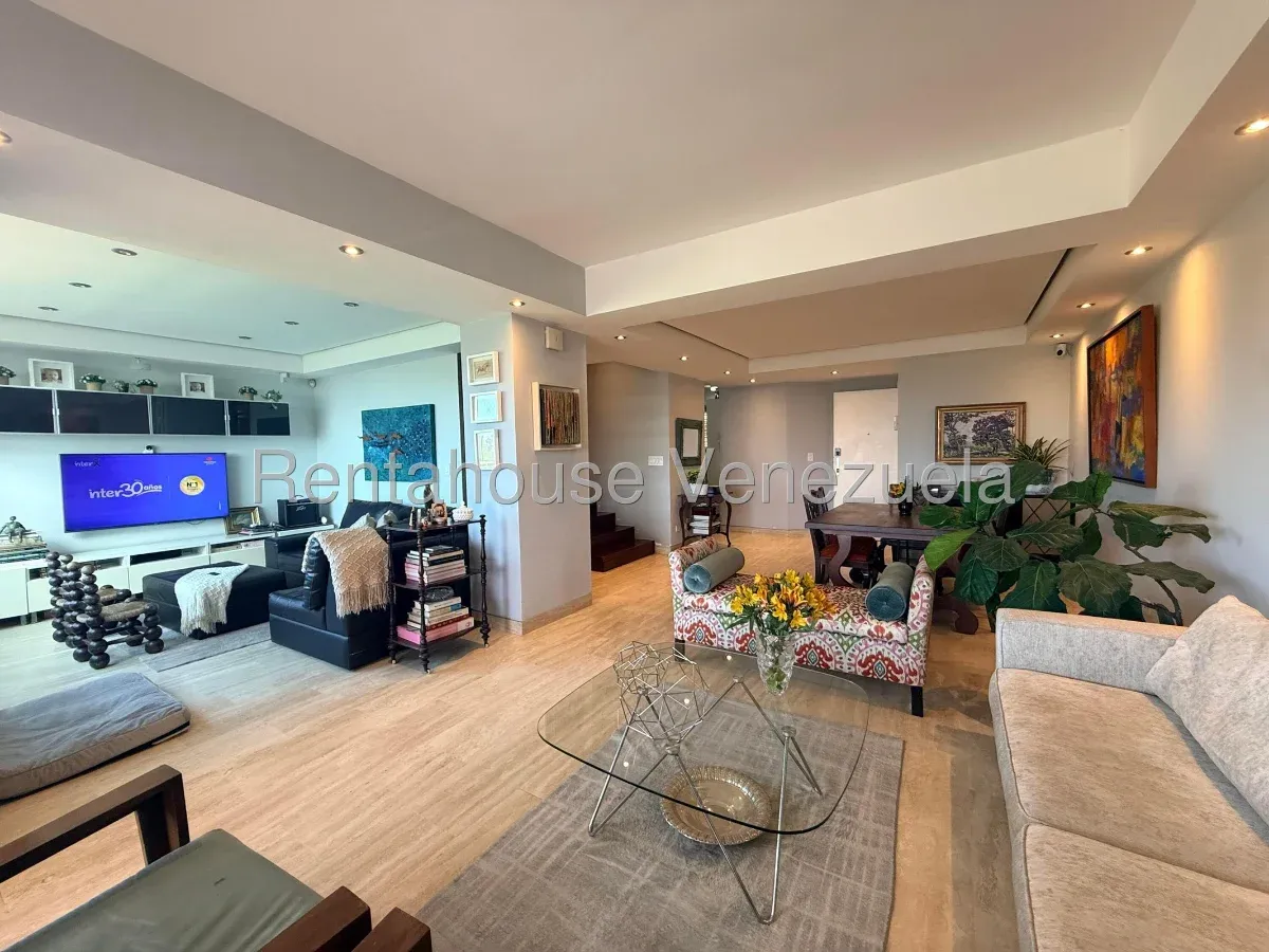 VENTA Apartamento en la Avenida Principal de Oripoto, El Hatillo - 2