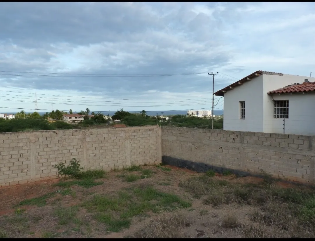 ¡Oportunidad de inversión! Terreno con vista al mar y proyecto aprobado en Isla de Margarita - 3