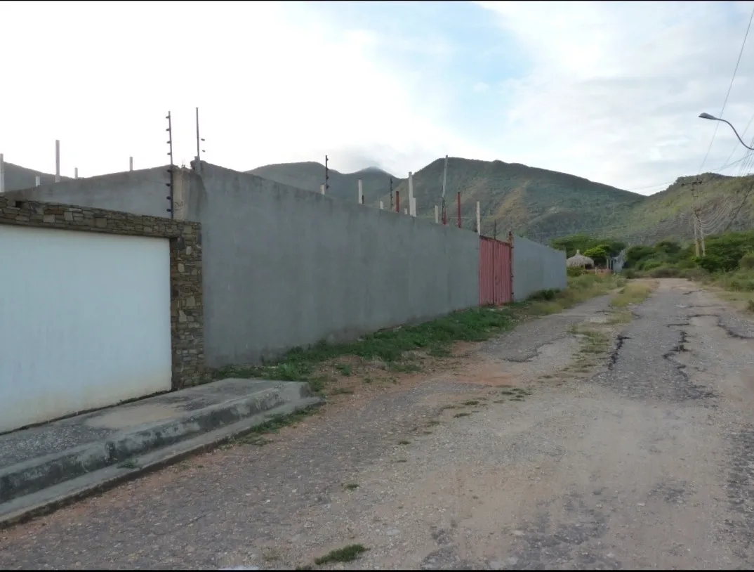 ¡Oportunidad de inversión! Terreno con vista al mar y proyecto aprobado en Isla de Margarita - 4