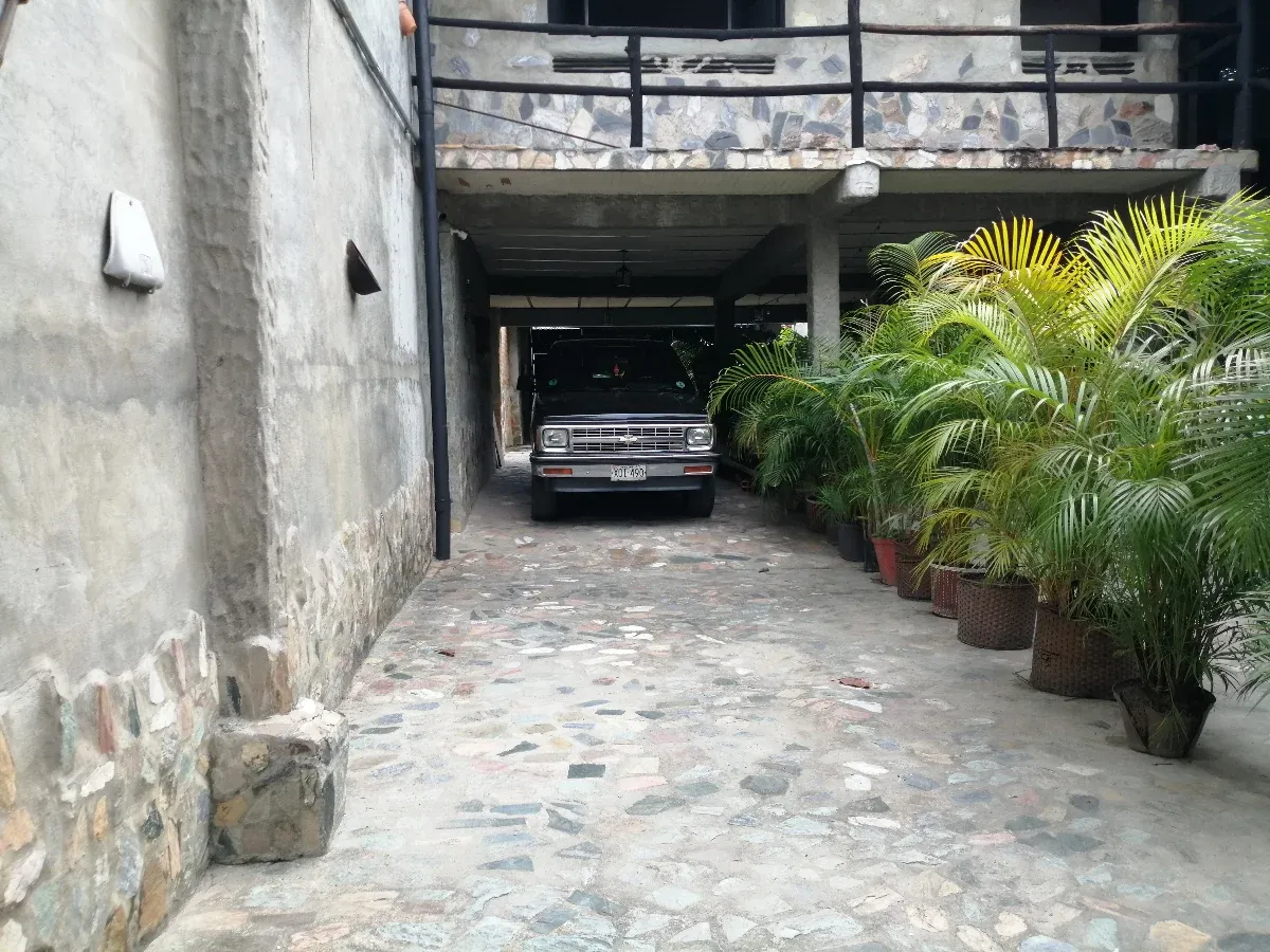 LOCAL EN ALQUILER EN EL HATILLO - 2