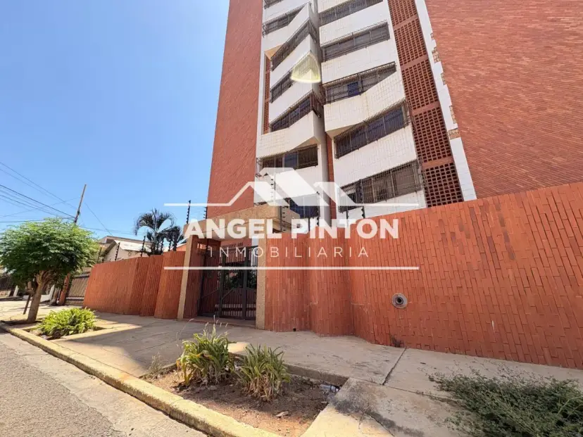  APARTAMENTO VENTA CALLE 80 MARACAIBO VENEZUELA API 9950