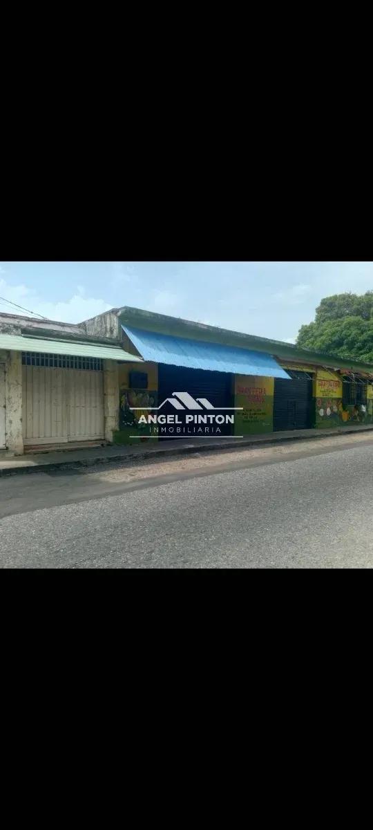 LOCAL COMERCIAL VENTA AV 8 ACARIGUA VENEZUELA API 9267