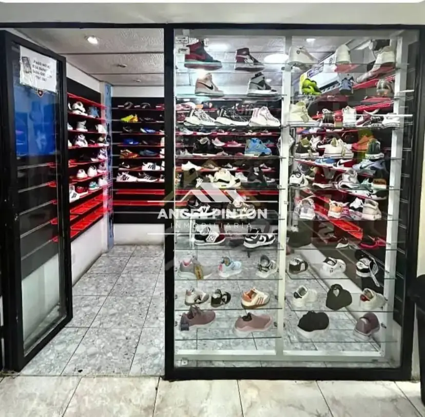 LOCAL COMERCIAL VENTA CC COUNTRY MARKET ACARIGUA VENEZUELA API 8459
