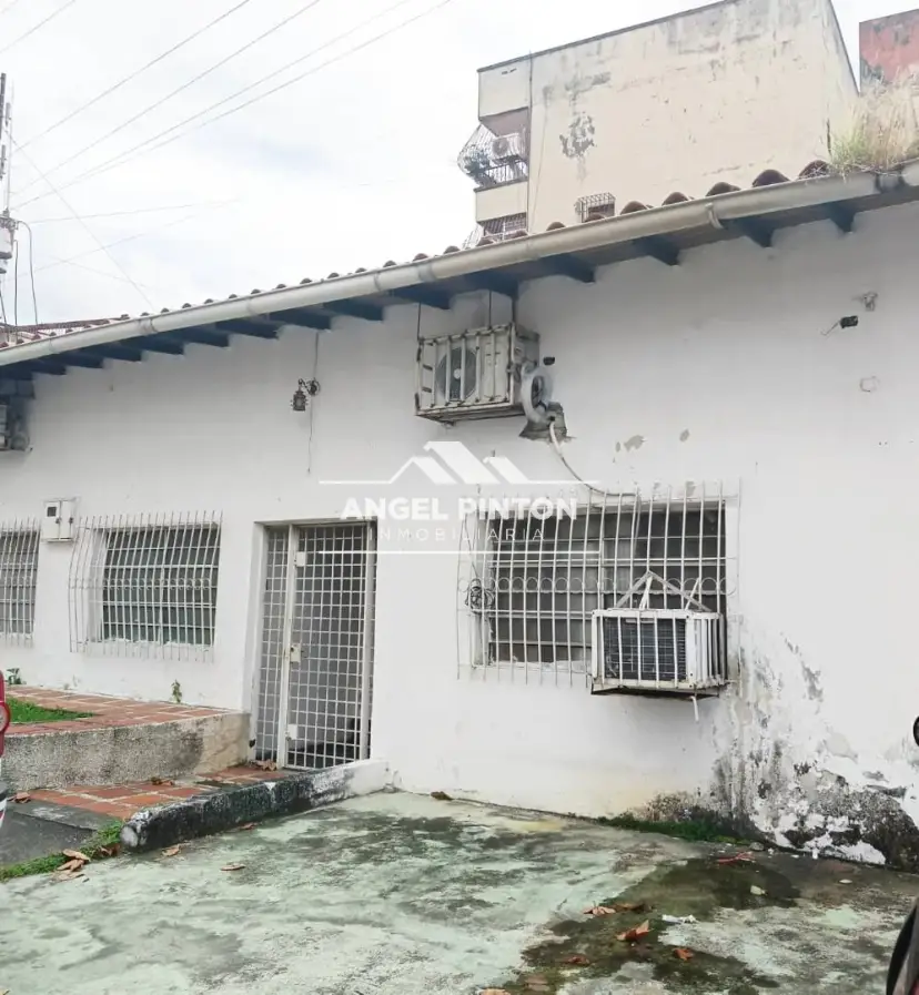 CASA CON LOCAL VENTA AV ROTARIA ACARIGUA API 7621