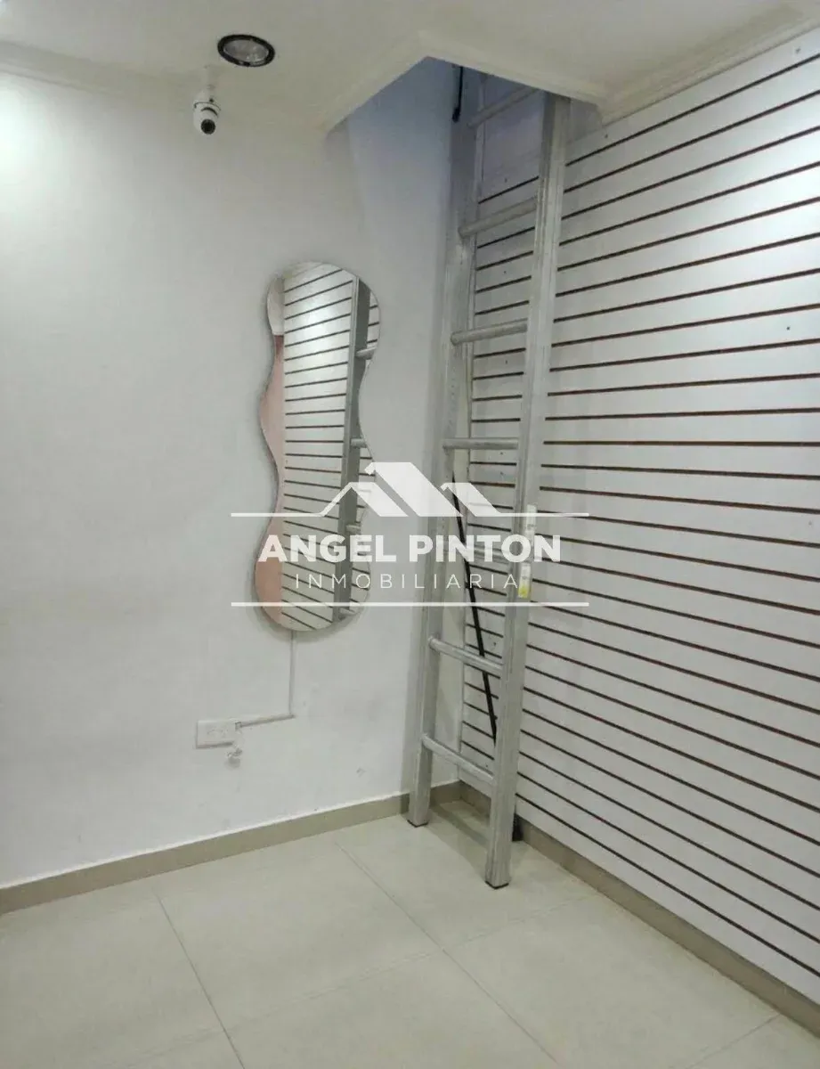 LOCAL COMERCIAL VENTA C.C.GRAN BAZAR MARACAIBO VENEZUELA API 10240