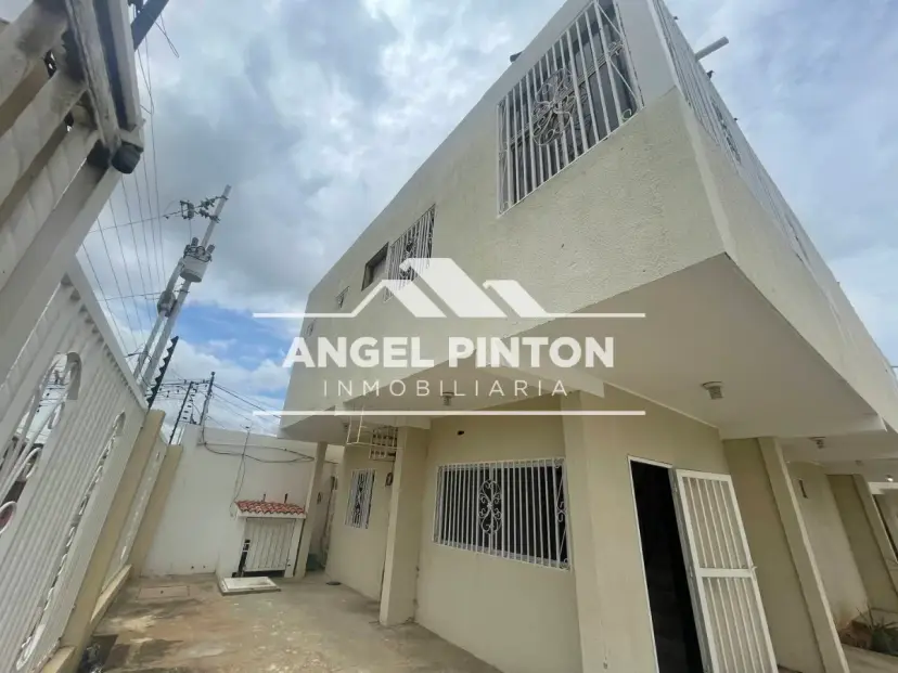 TOWHHOUSE VENTA URDANETA MARACAIBO, VENEZUELA API 9647