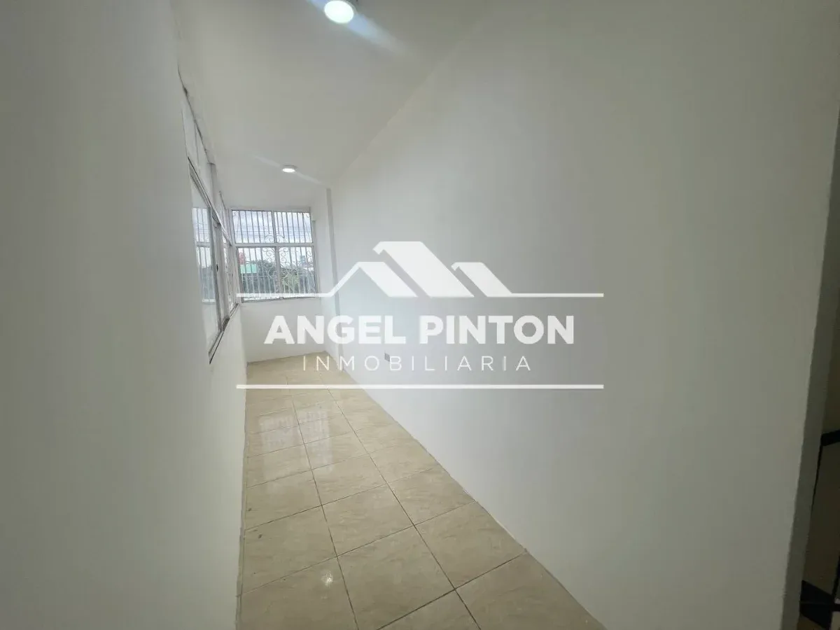 TOWHHOUSE VENTA URDANETA MARACAIBO, VENEZUELA API 9647 - 10