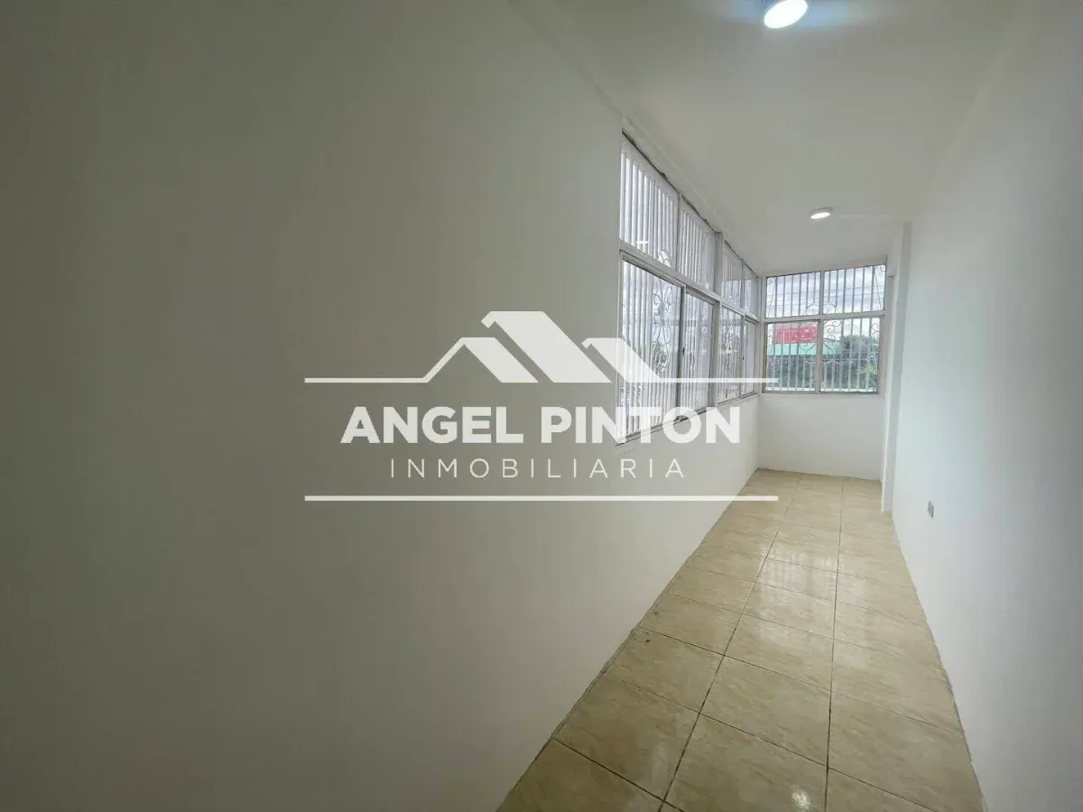 TOWHHOUSE VENTA URDANETA MARACAIBO, VENEZUELA API 9647 - 11