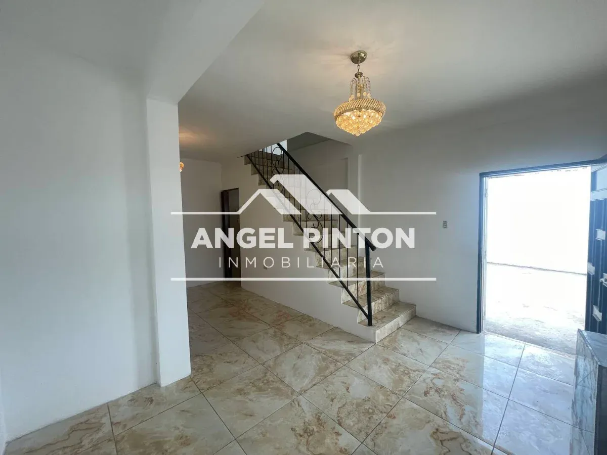 TOWHHOUSE VENTA URDANETA MARACAIBO, VENEZUELA API 9647 - 12