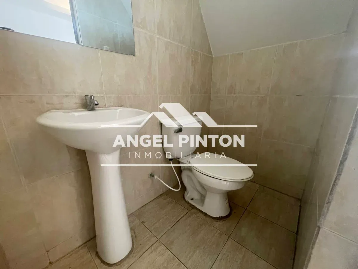 TOWHHOUSE VENTA URDANETA MARACAIBO, VENEZUELA API 9647 - 14