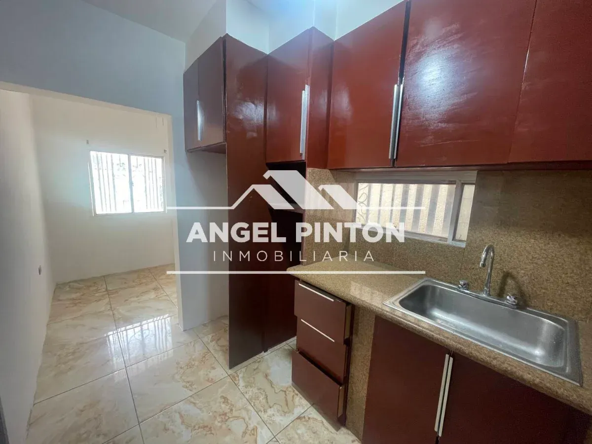 TOWHHOUSE VENTA URDANETA MARACAIBO, VENEZUELA API 9647 - 19