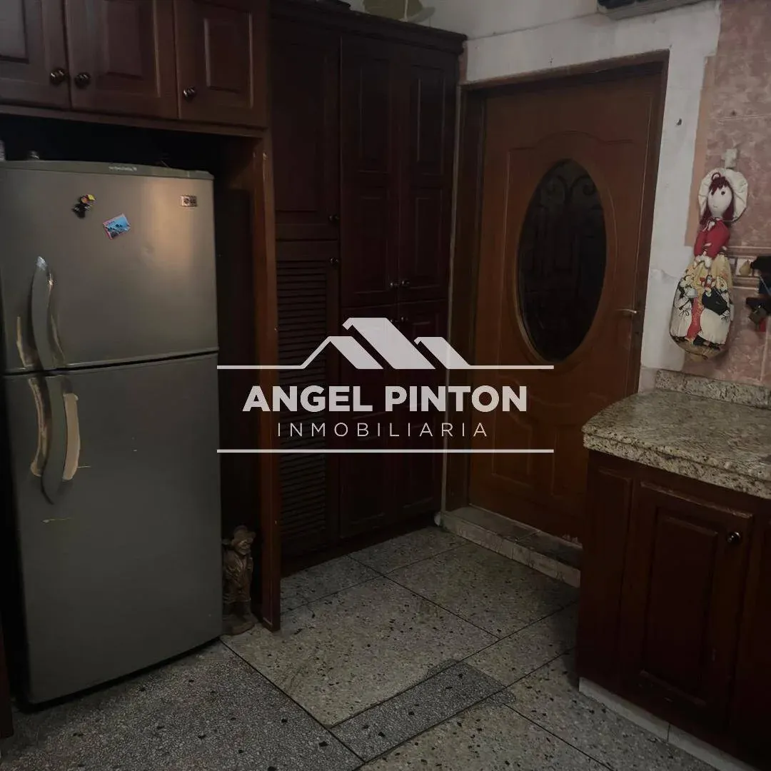 CASA EN VENTA URB LAS LOMAS MARACAIBO VENEZUELA API 9684 - 10