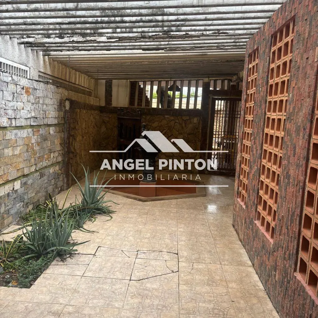 CASA EN VENTA URB LAS LOMAS MARACAIBO VENEZUELA API 9684 - 15