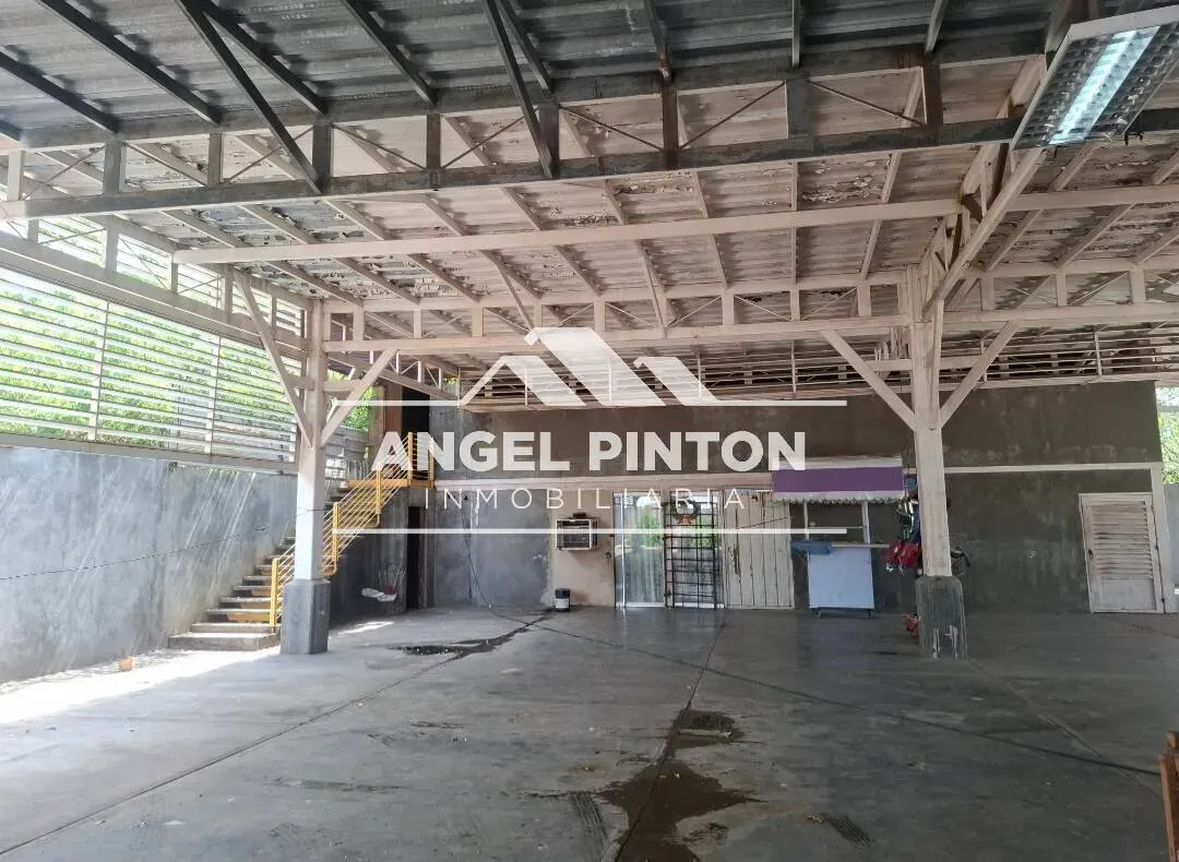 GALPÓN EN VENTA AV LA LIMPIA MARACAIBO VENEZUELA API 97648 - 6