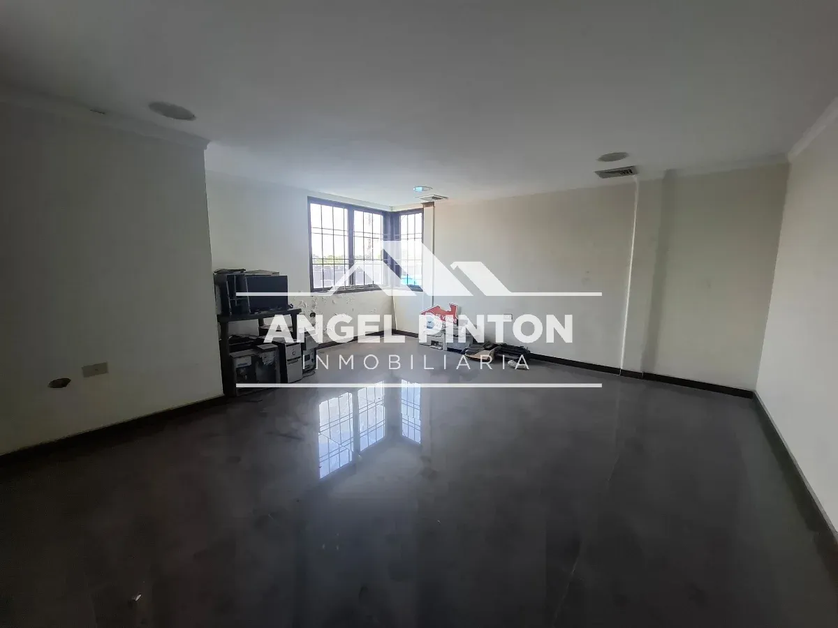 LOCAL COMERCIAL VENTA AMPARO MARACAIBO VENEZUELA API 9749 - 13