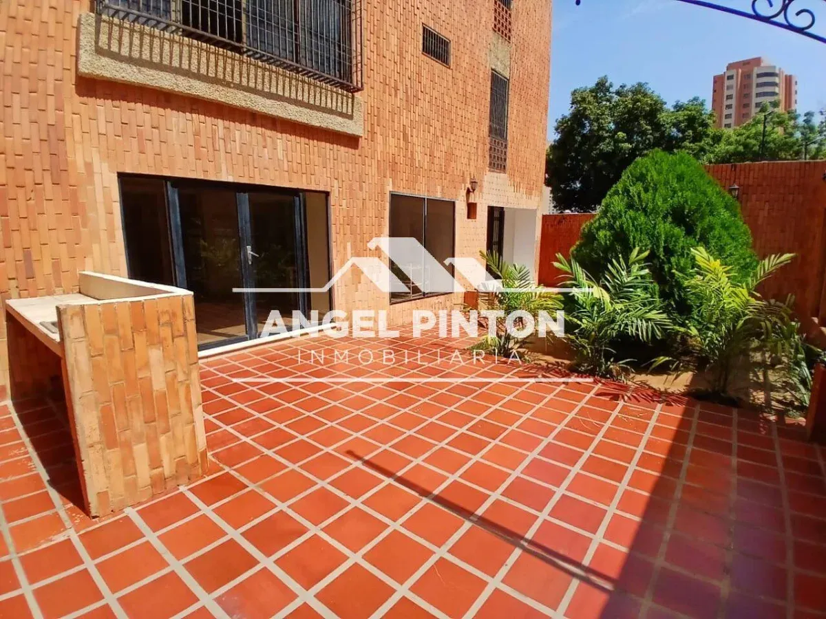 APARTAMENTO VENTA BELLAS ARTES MARACAIBO VENEZUELA API 9892 - 2
