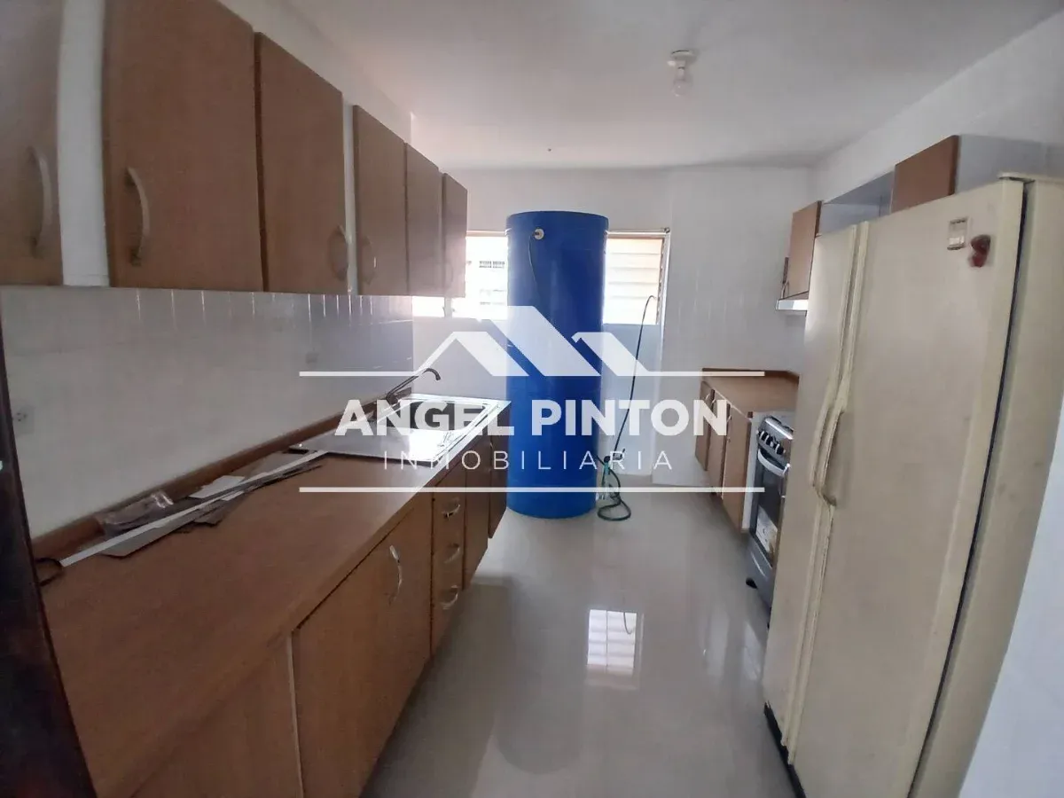 APARTAMENTO VENTA BELLAS ARTES MARACAIBO VENEZUELA API 9892 - 5