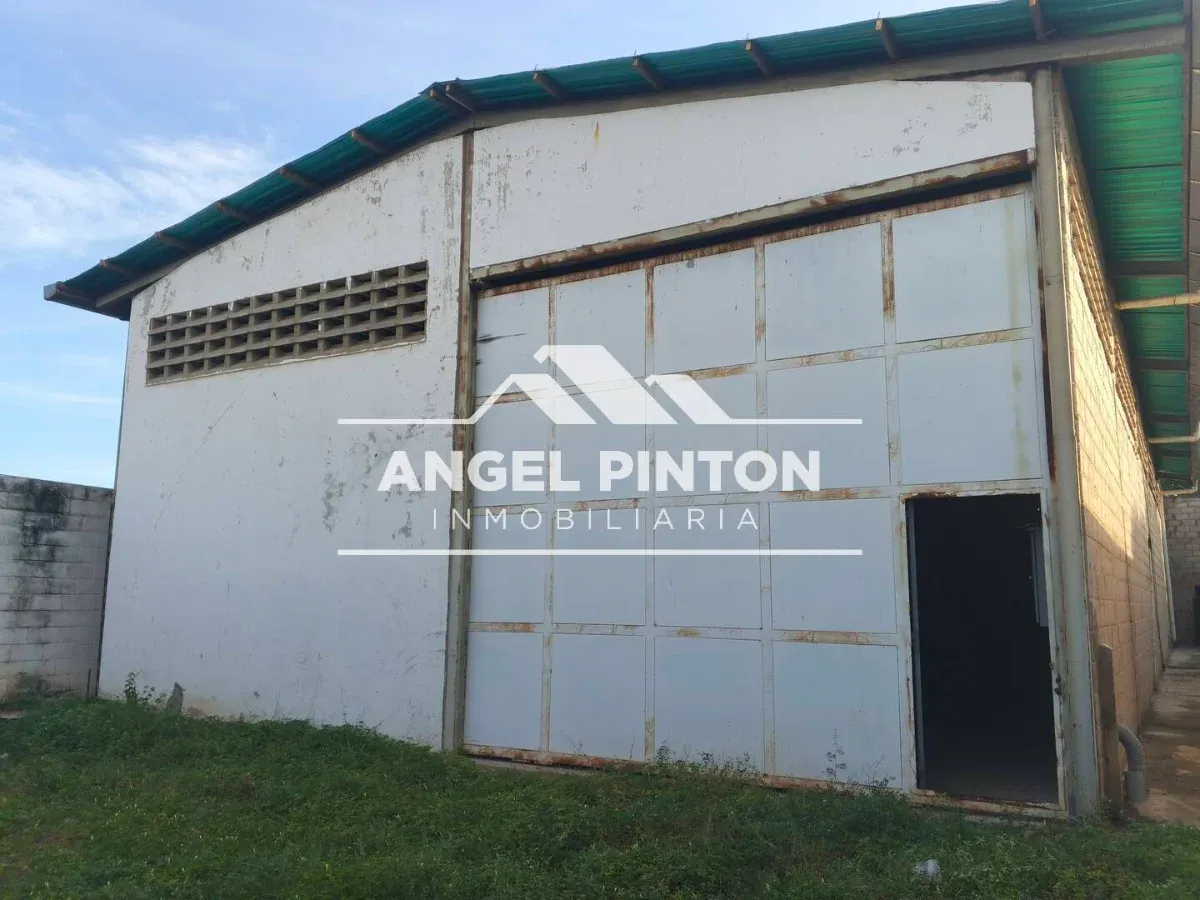 GALPÓN + OFICINAS ALQUILER/VENTA ZONA NORTE MARACAIBO VENEZUELA API 9916 - 3