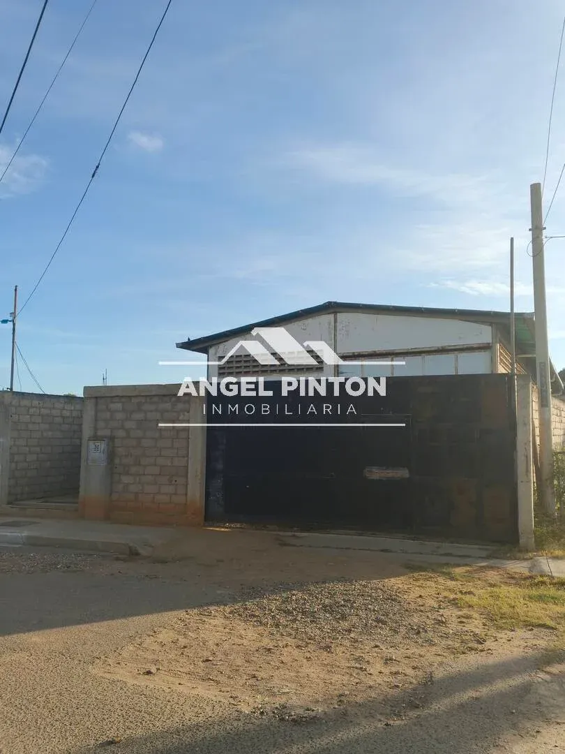GALPÓN + OFICINAS ALQUILER/VENTA ZONA NORTE MARACAIBO VENEZUELA API 9916 - 4