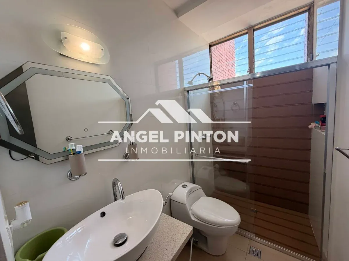 APARTAMENTO VENTA AV DELICIAS MARACAIBO VENEZUELA API 9901 - 5