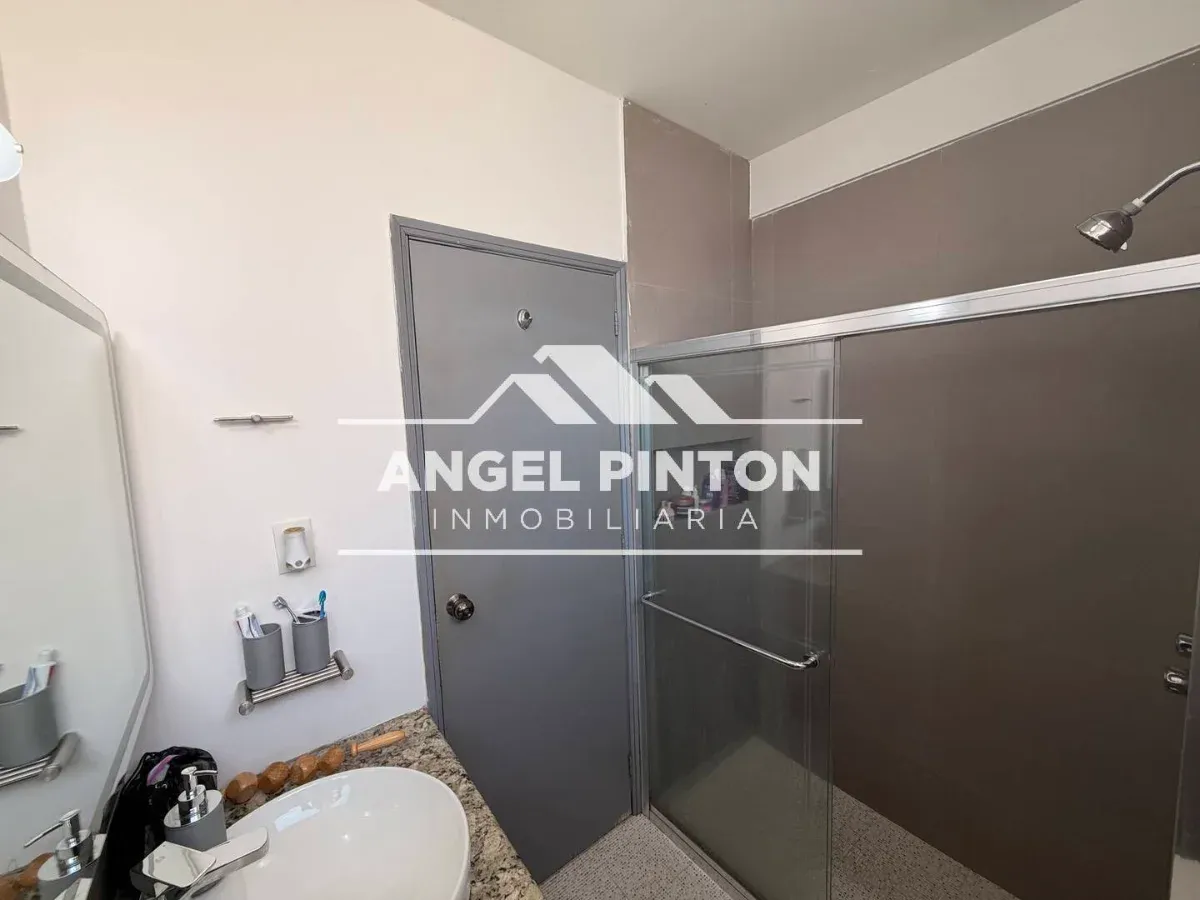 APARTAMENTO VENTA AV DELICIAS MARACAIBO VENEZUELA API 9901 - 8