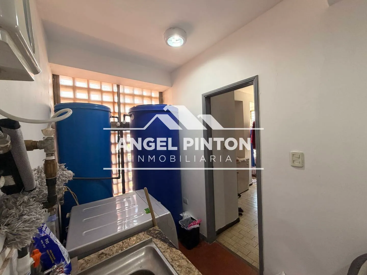 APARTAMENTO VENTA AV DELICIAS MARACAIBO VENEZUELA API 9901 - 14