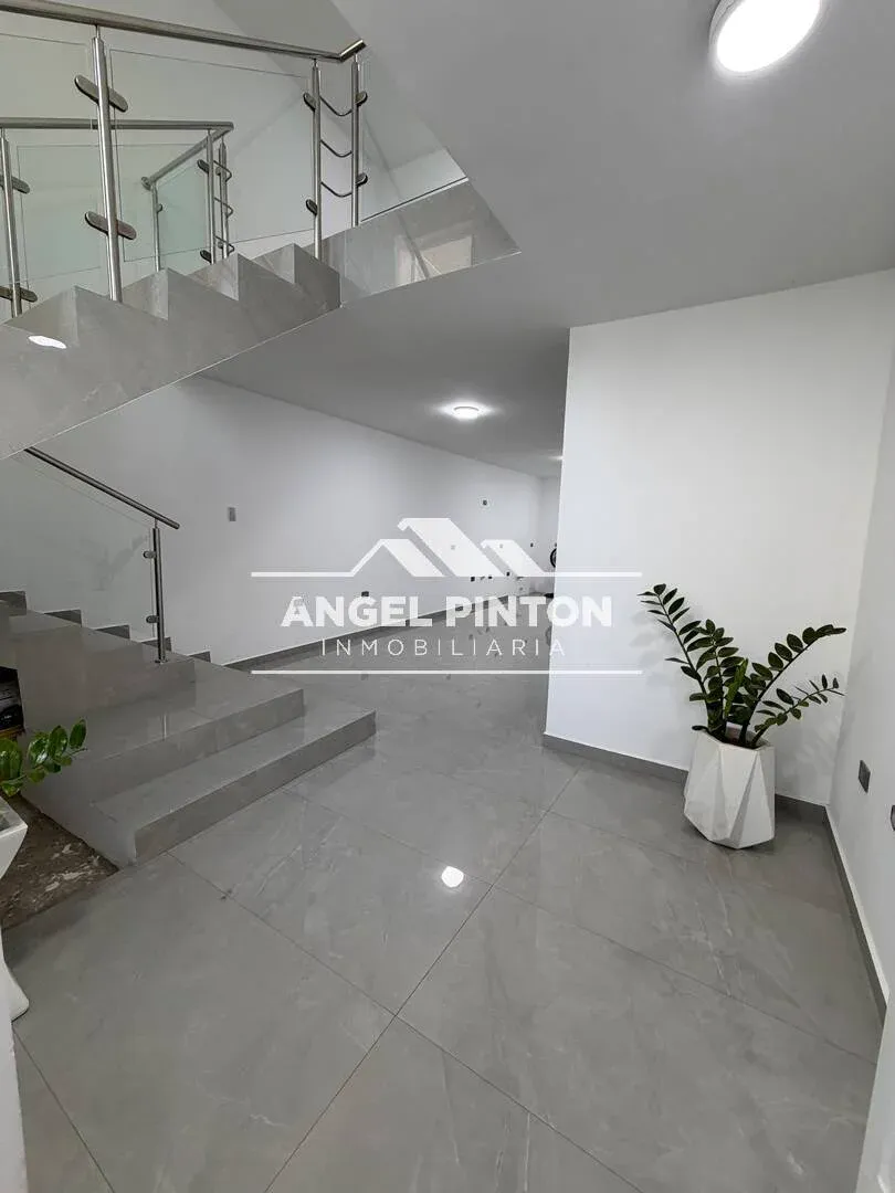 TOWNHOUSE VENTA LA COROMOTO SAN FRANCISCO VENEZUELA API 9952 - 4
