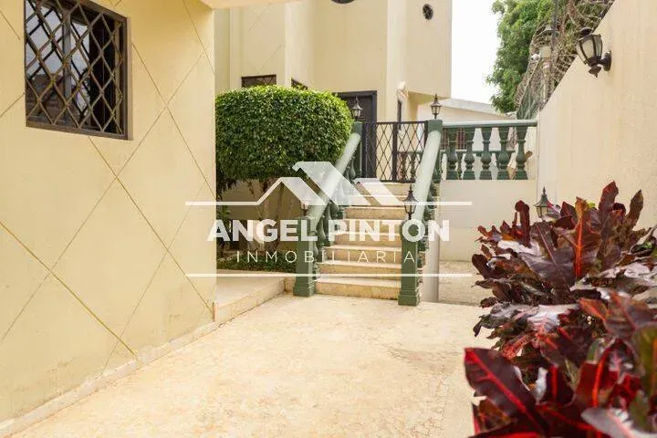 VILLA CERRADA VENTA INDIO MARA MARACAIBO VENEZUELA API 10011 - 19