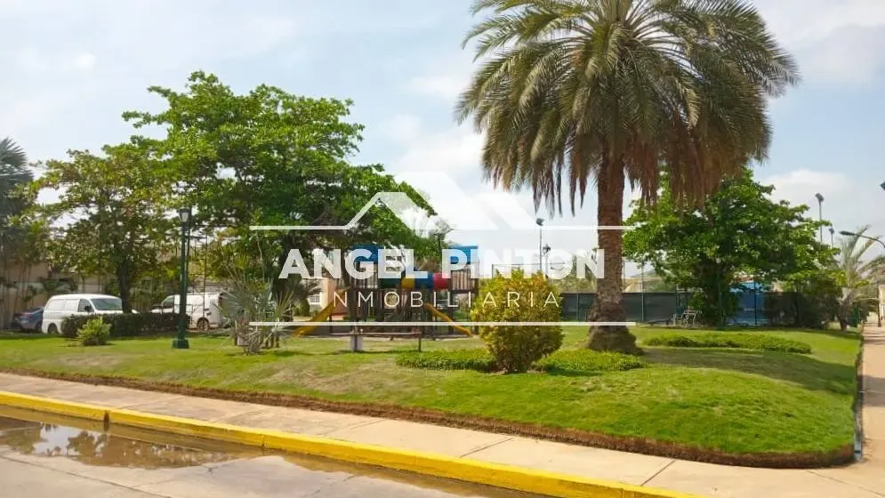 CASA VENTA AV FUERZAS ARMADAS MARACAIBO VENEZUELA API 10013 - 8