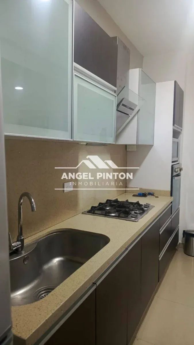 APARTAMENTO ALQUILER AV. EL MILAGRO MARACAIBO VENEZUELA API 10049 - 3