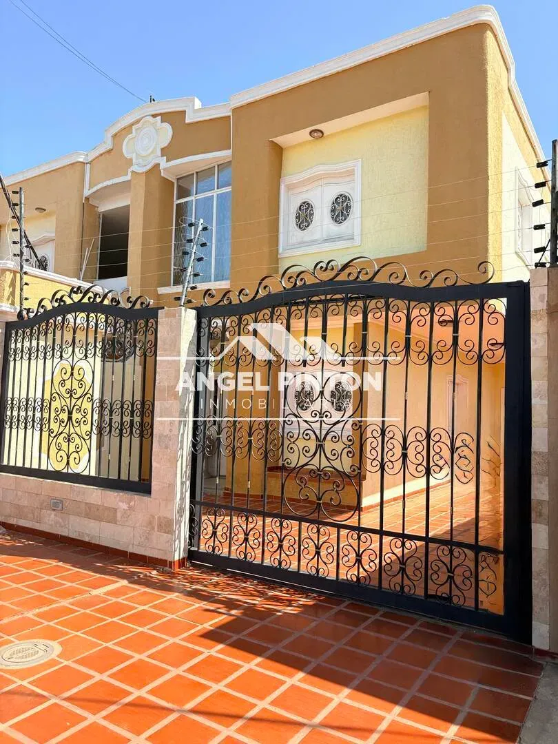 TOWNHOUSE VENTA LA COROMOTO SAN FRANCISCO VENEZUELA API 10048 - 2