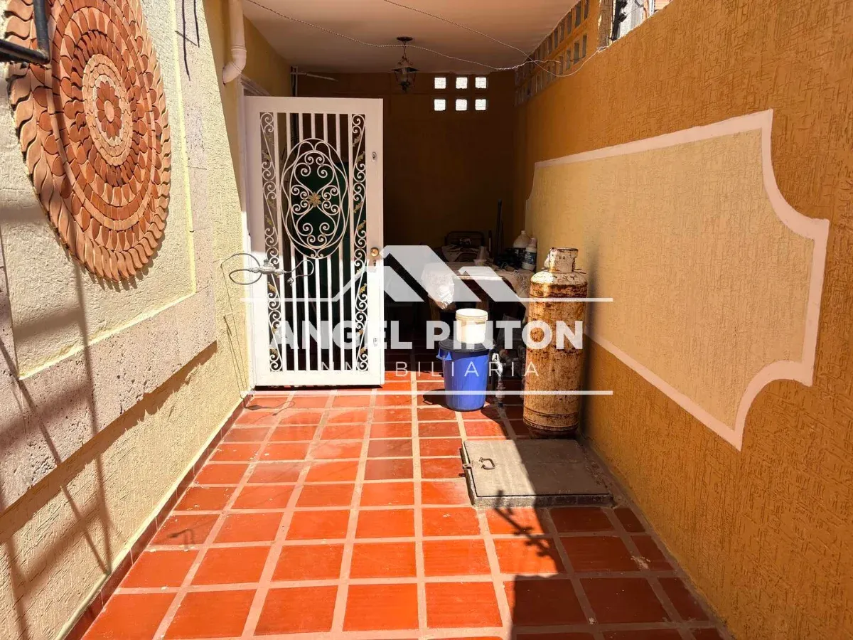 TOWNHOUSE VENTA LA COROMOTO SAN FRANCISCO VENEZUELA API 10048 - 16
