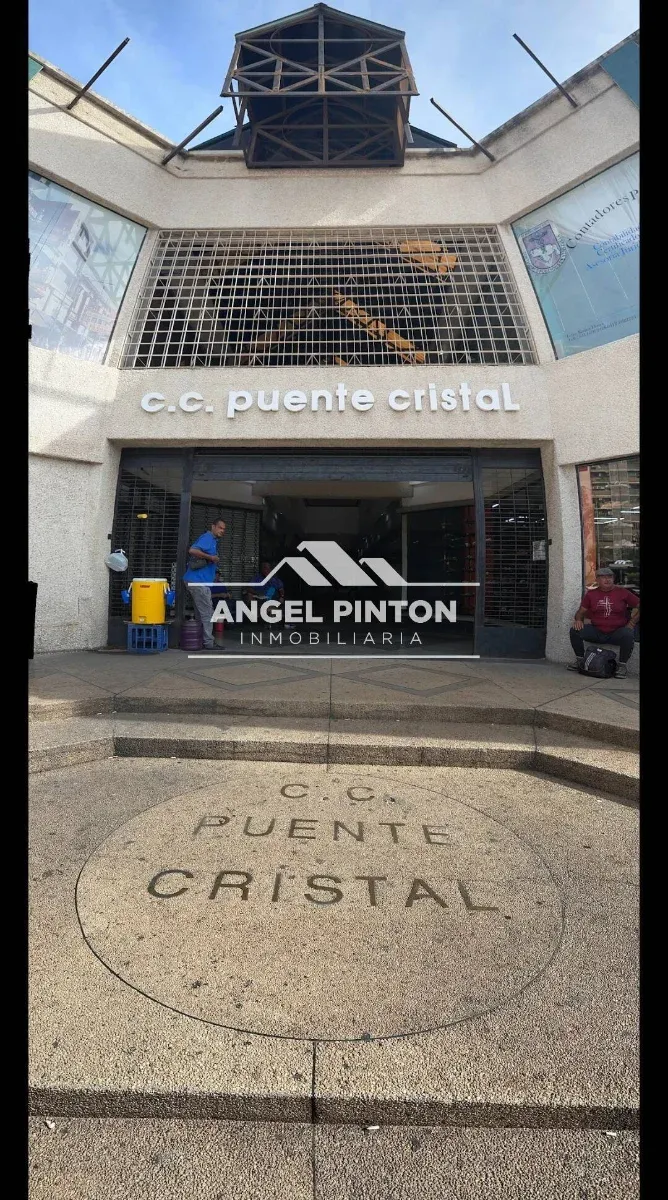 LOCAL COMERCIAL VENTA C.C. PUENTE CRISTAL MARACAIBO VENEZUELA API 10086 - 2