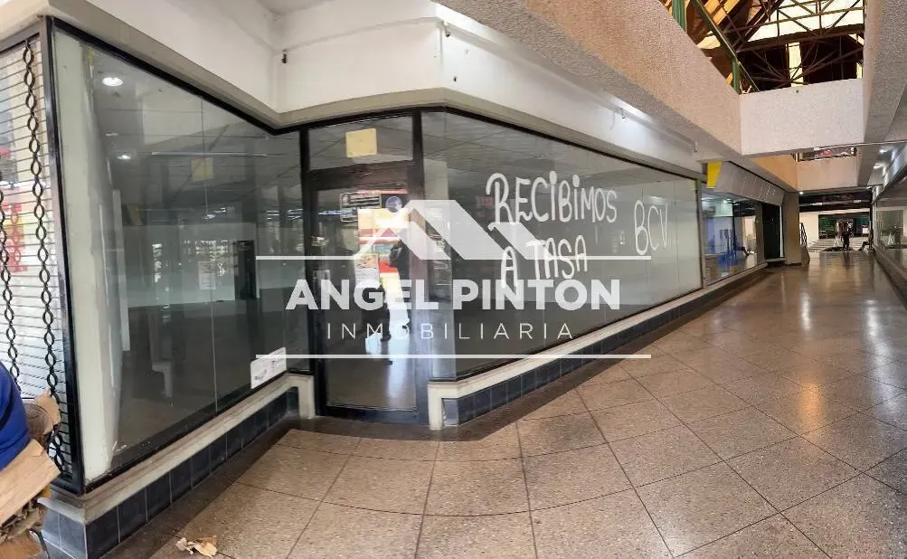 LOCAL COMERCIAL VENTA C.C. PUENTE CRISTAL MARACAIBO VENEZUELA API 10086 - 4