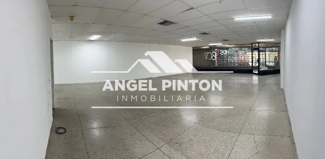 LOCAL COMERCIAL VENTA C.C. PUENTE CRISTAL MARACAIBO VENEZUELA API 10086 - 5