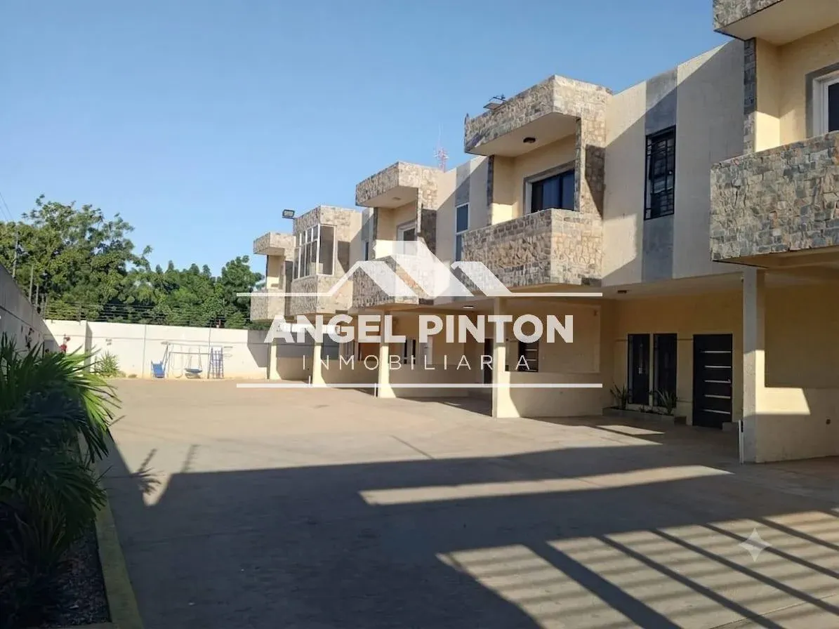 TOWNHOUSE VENTA MONTE BELLO MARACAIBO VENEZUELA API 0526