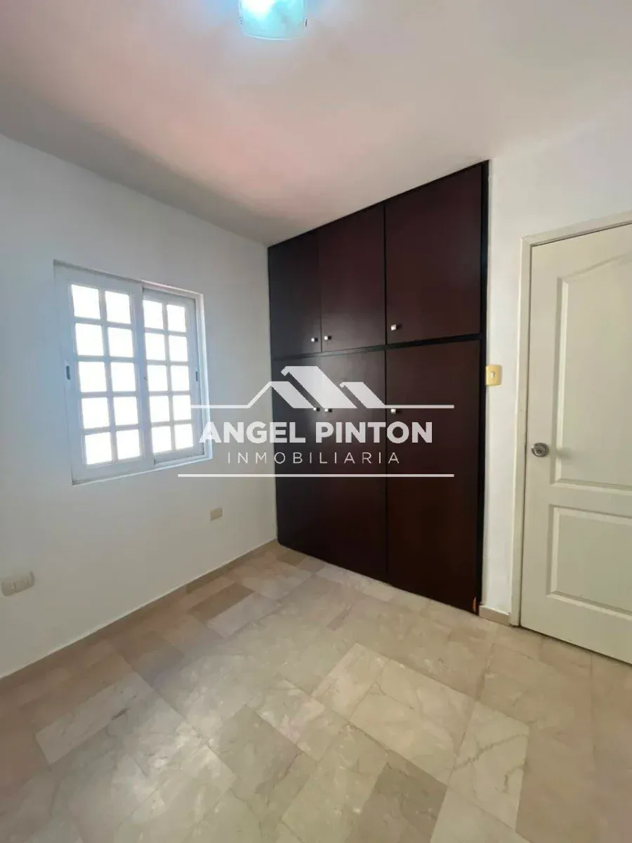 CASA EN ALQUILER AV FUERZAS ARMADAS MARACAIBO VENEZUELA API 10103 - 4