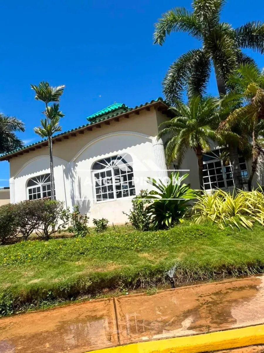 CASA EN ALQUILER AV FUERZAS ARMADAS MARACAIBO VENEZUELA API 10103 - 9