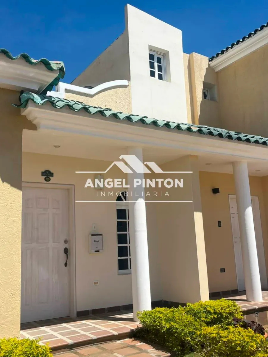 CASA EN ALQUILER AV FUERZAS ARMADAS MARACAIBO VENEZUELA API 10103 - 10